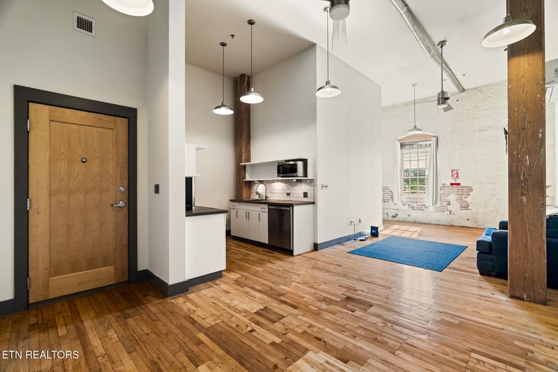 222 N Central St #305, Knoxville, TN 37917