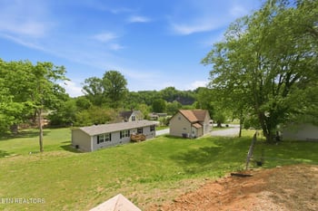 222 NW Virginia Ave, Harriman, TN 37748