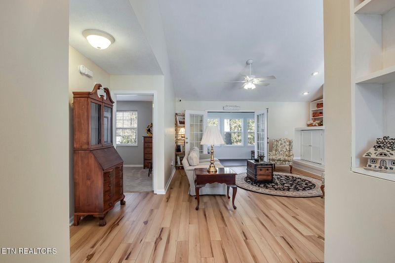 222 Ootsima Way, Loudon, TN 37774