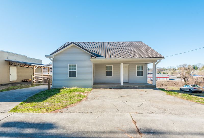 222 S Jackson St, Athens, TN 37303