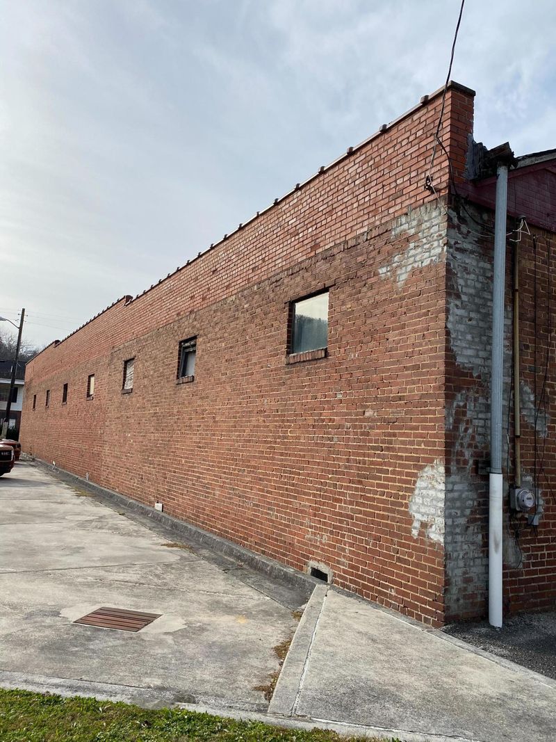 222 S Main St, Rocky Top, TN 37769