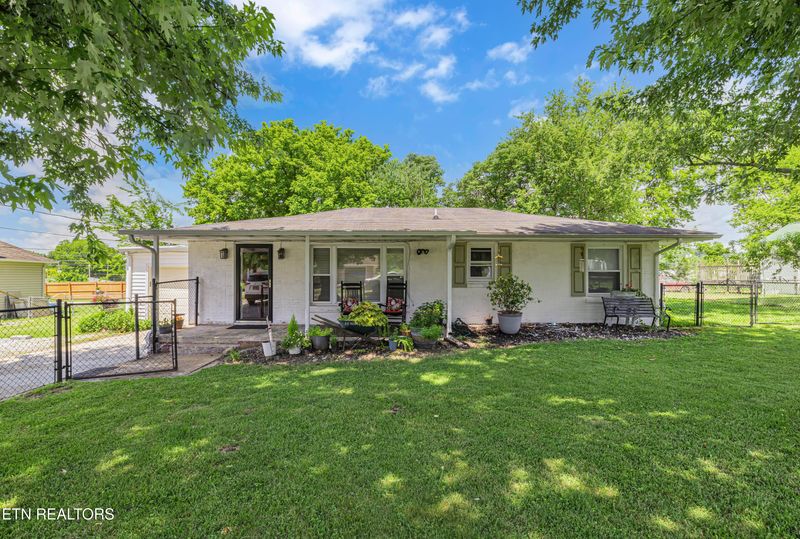 222 S Oakwood Ave, Clinton, TN 37716