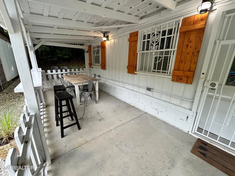 222 Stinking Creek Rd, Lafollette, TN 37766