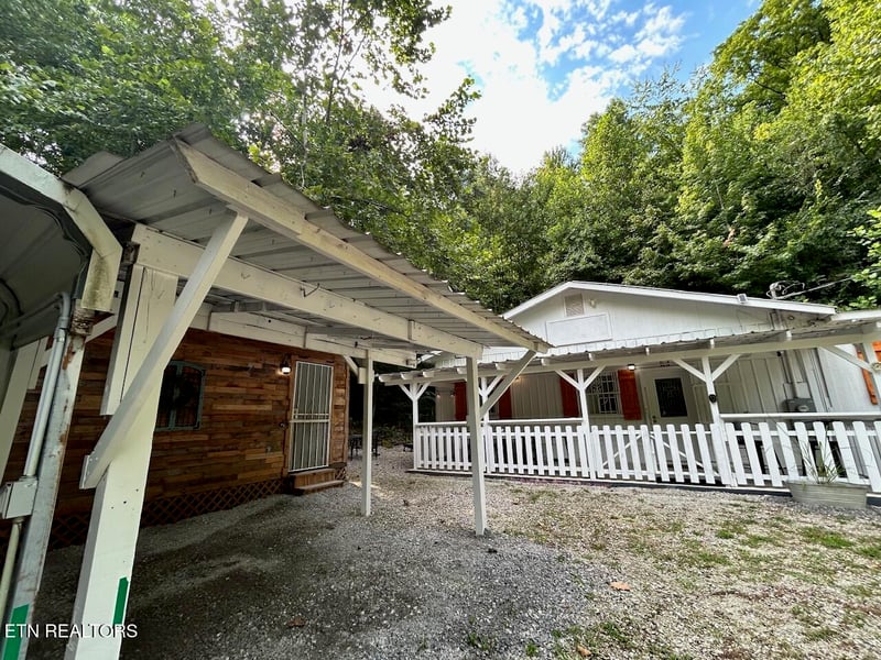 222 Stinking Creek Rd, Lafollette, TN 37766