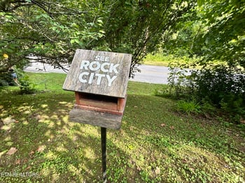 222 Stinking Creek Rd, Lafollette, TN 37766