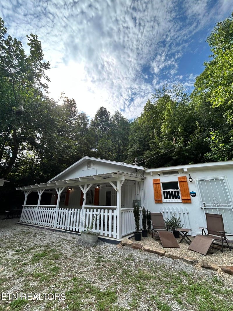 222 Stinking Creek Rd, Lafollette, TN 37766