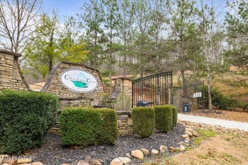 222 Suncrest Cv, Lafollette, TN 37766