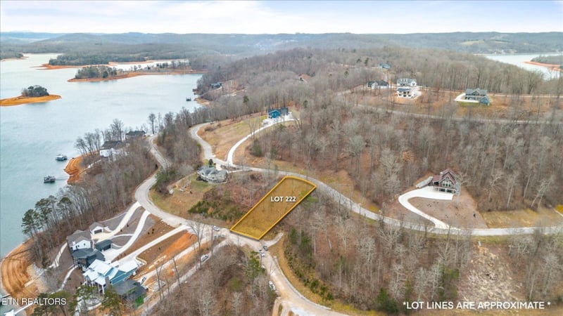 222 Suncrest Cv, Lafollette, TN 37766