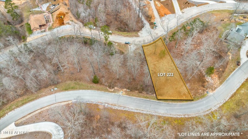 222 Suncrest Cv, Lafollette, TN 37766