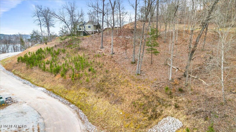 222 Suncrest Cv, Lafollette, TN 37766