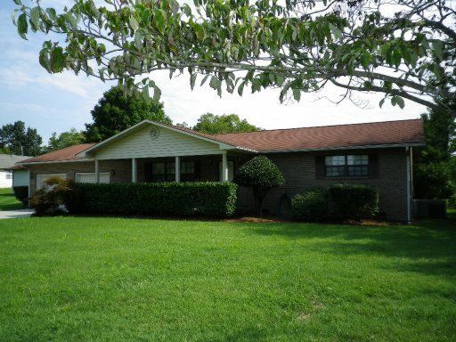 222 Sunset Dr, Clinton, TN 37716
