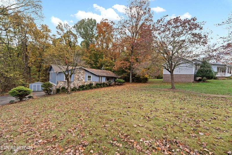 222 Thomason Ln, Oliver Springs, TN 37840