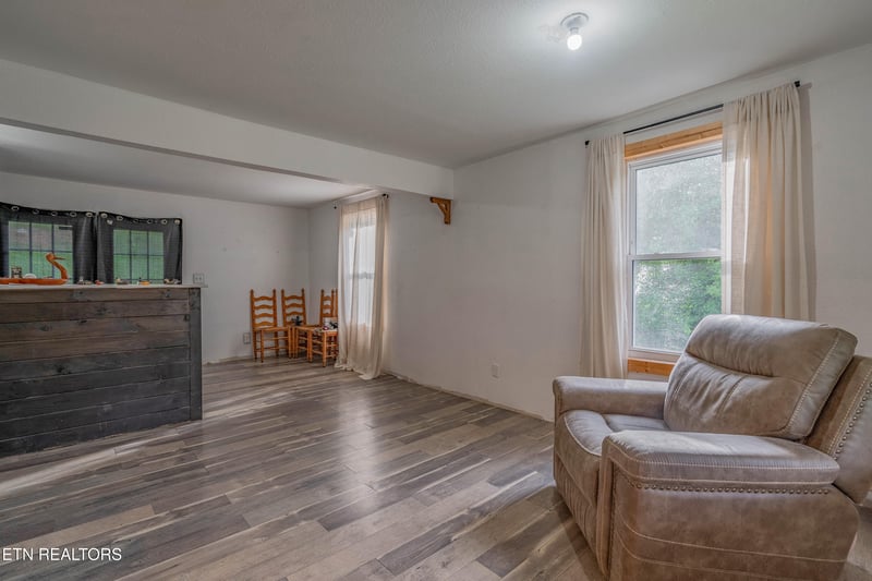222 Walden Ave, Oliver Springs, TN 37840