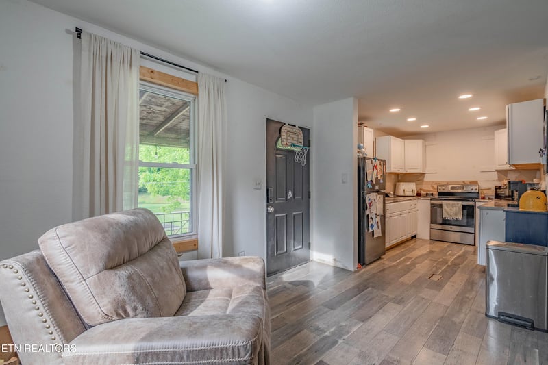 222 Walden Ave, Oliver Springs, TN 37840