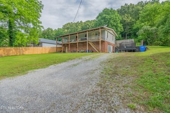 222 Walden Ave, Oliver Springs, TN 37840