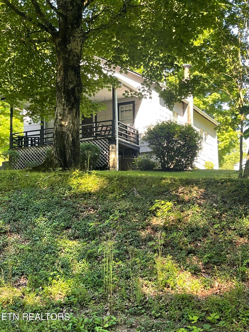 222 Whitaker Hollow Rd, Rocky Top, TN 37769