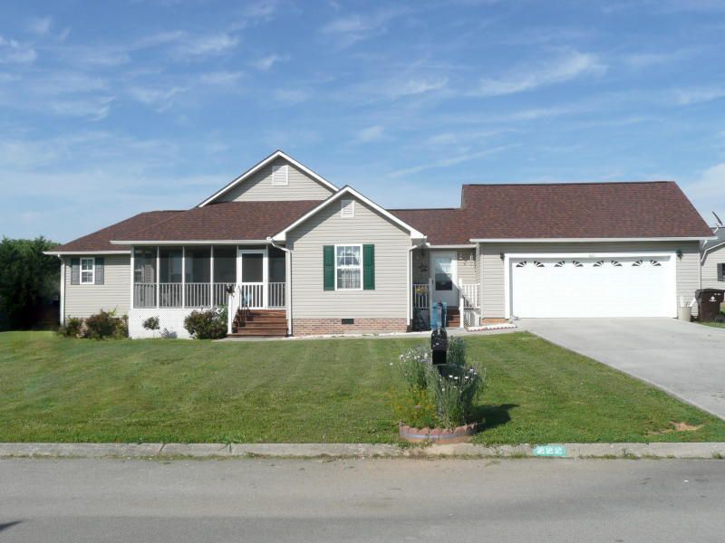 222 Wind Chase Dr, Madisonville, TN 37354