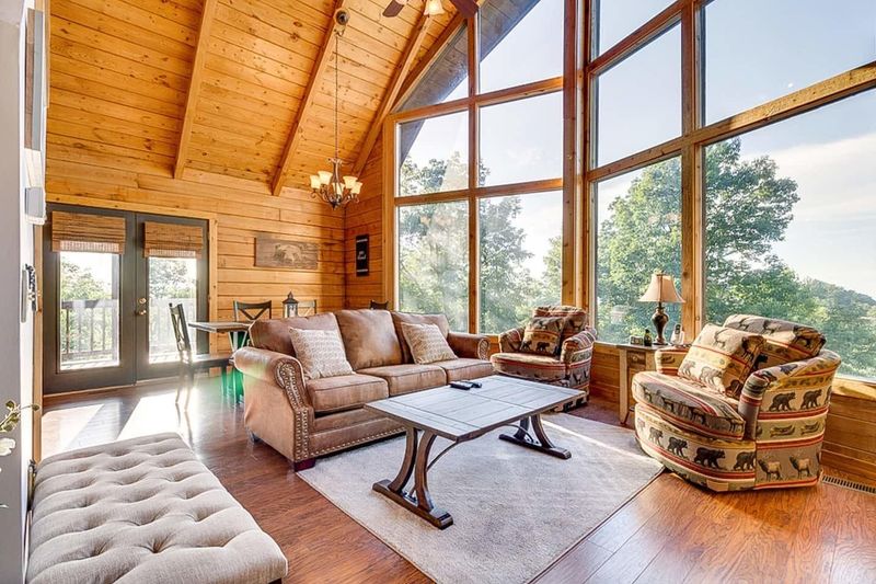 2220 Hideaway Way, Sevierville, TN 37876