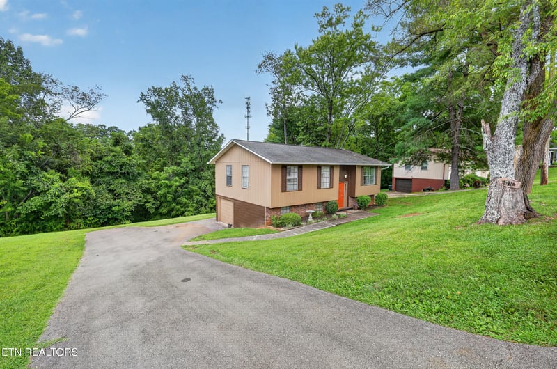 2220 Highland Rd, Maryville, TN 37801