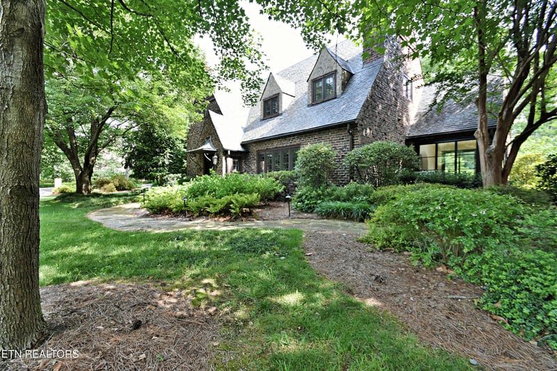 2221 Cherokee Blvd, Knoxville, TN 37919