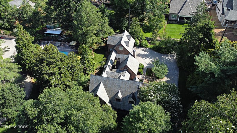 2221 Cherokee Blvd, Knoxville, TN 37919
