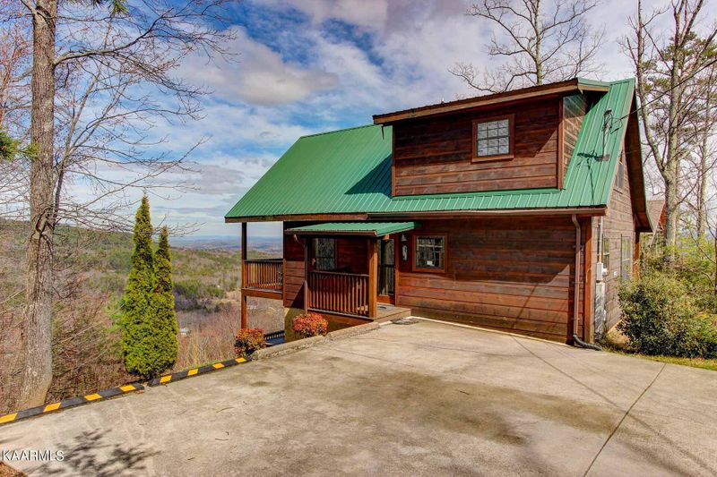 2222 Windswept View Way, Sevierville, TN 37876