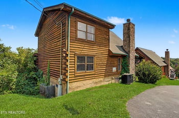2223 Eagle Feather Dr, Sevierville, TN 37876
