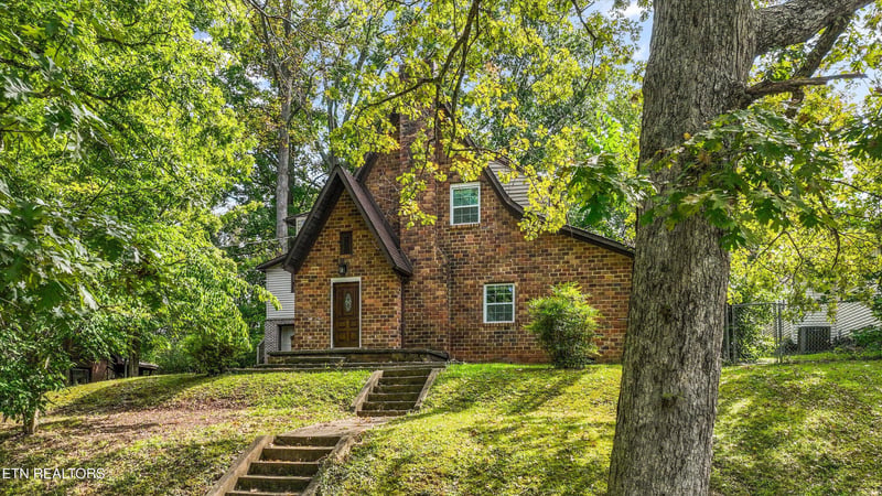 2224 Fisher Pl, Knoxville, TN 37920