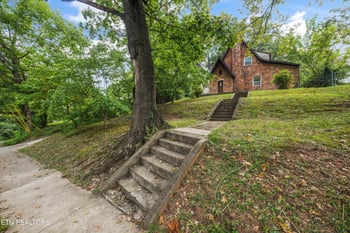 2224 Fisher Pl, Knoxville, TN 37920