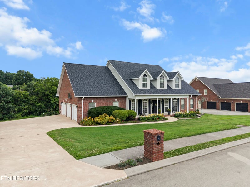 2225 Monticello Dr, Maryville, TN 37803
