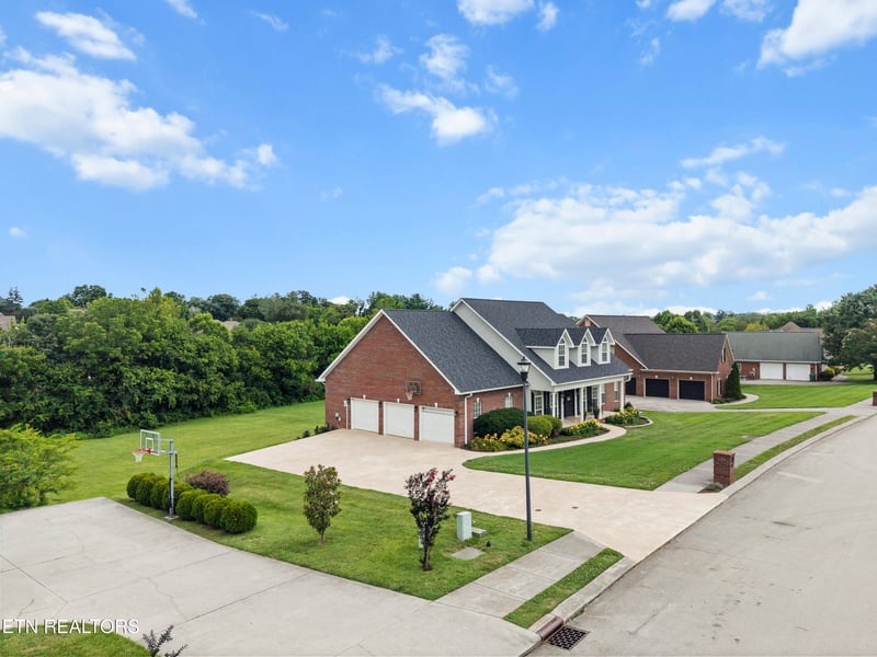 2225 Monticello Dr, Maryville, TN 37803
