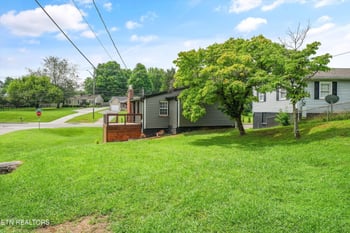 2225 NW Madison Rd, Knoxville, TN 37912