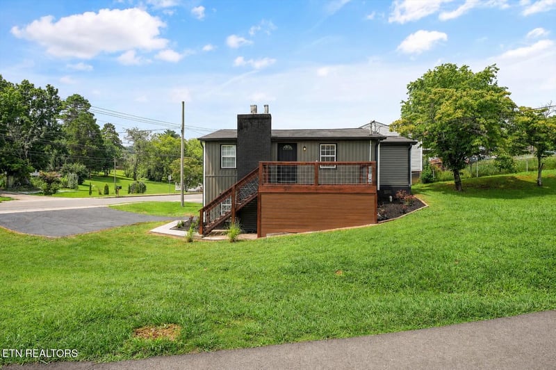 2225 NW Madison Rd, Knoxville, TN 37912
