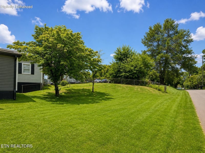 2225 NW Madison Rd, Knoxville, TN 37912