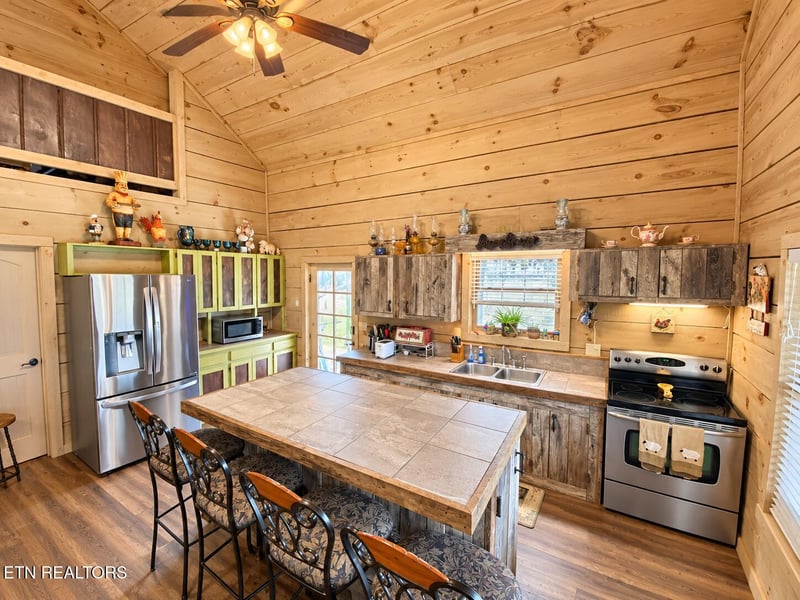 2225 Winona Rd, Huntsville, TN 37756