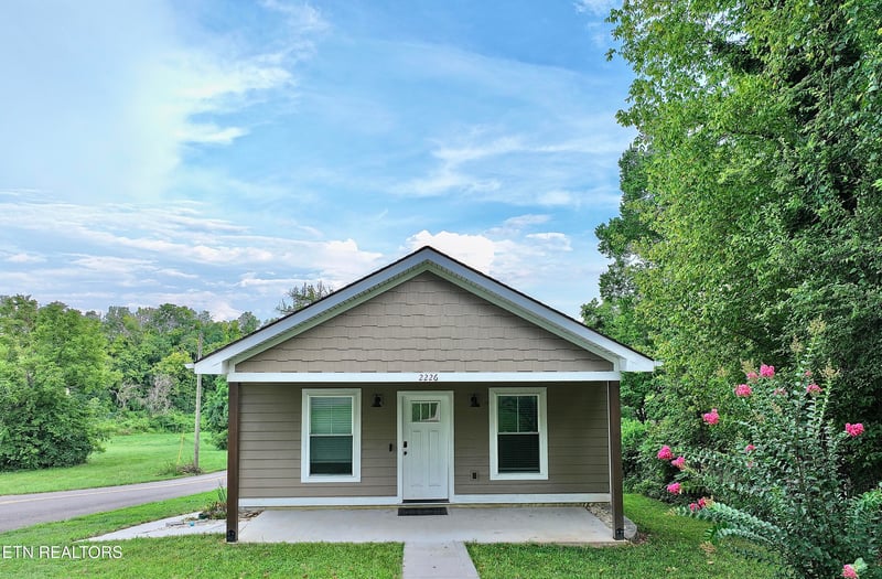 2226 Riverside Dr, Knoxville, TN 37915