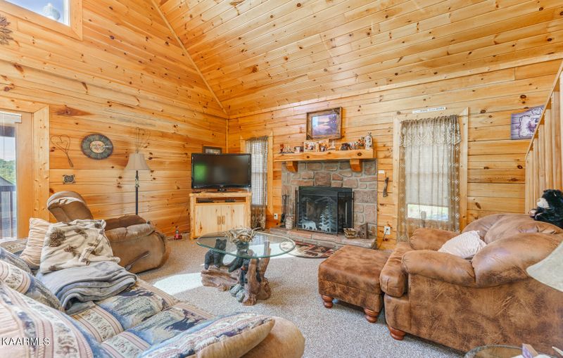 2227 Eagle Feather Dr, Sevierville, TN 37876