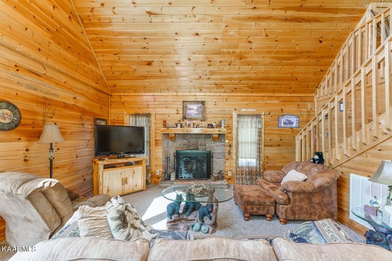 2227 Eagle Feather Dr, Sevierville, TN 37876