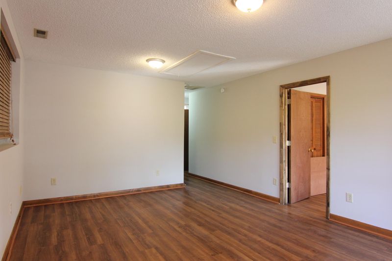 2228 NW Madison Rd, Knoxville, TN 37912