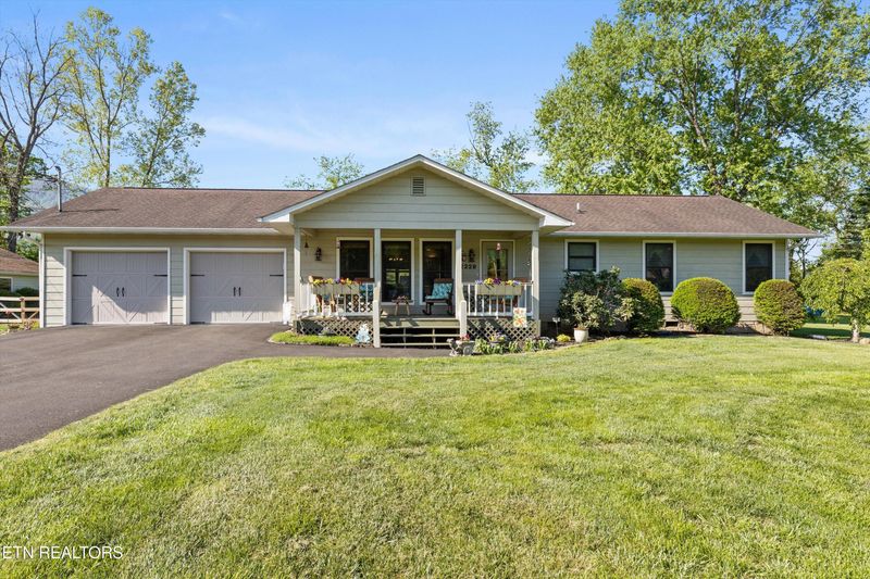 2229 Meadowbrook Ln, Sevierville, TN 37862