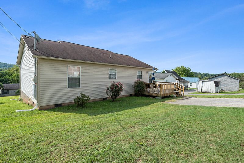 223 Birch St, Harriman, TN 37748