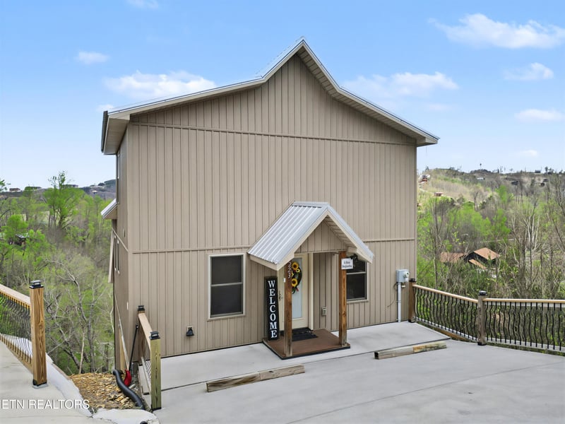 223 Chimney Tops Way, Gatlinburg, TN 37738