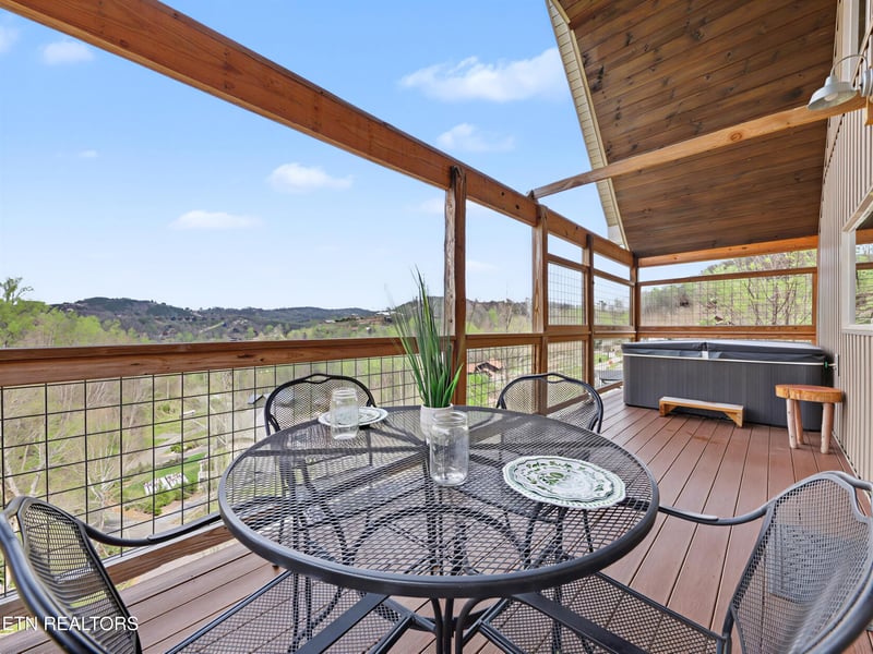 223 Chimney Tops Way, Gatlinburg, TN 37738