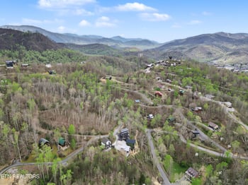 223 Chimney Tops Way, Gatlinburg, TN 37738