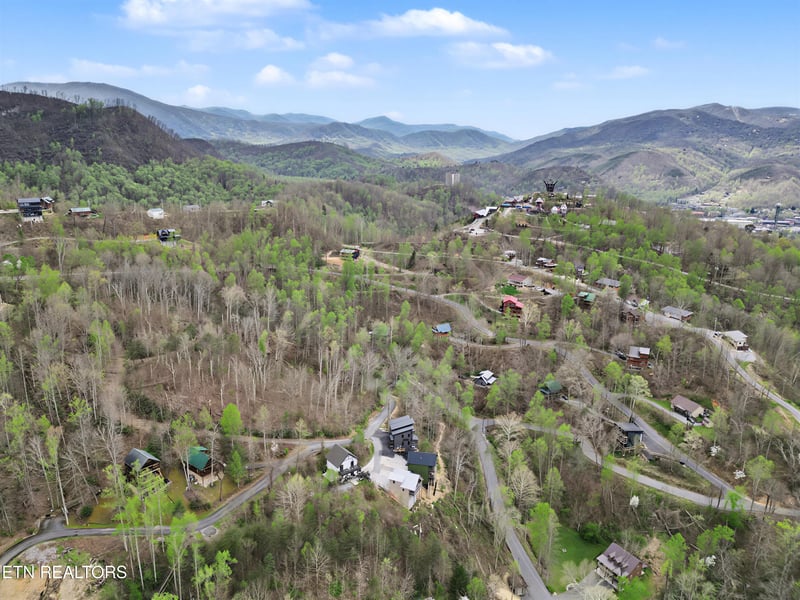 223 Chimney Tops Way, Gatlinburg, TN 37738