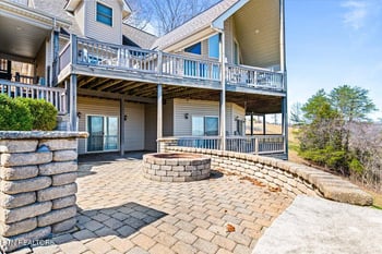 223 Holly Ln, Lafollette, TN 37766