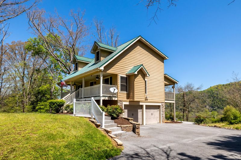 223 Tom Henry Rd, Townsend, TN 37882