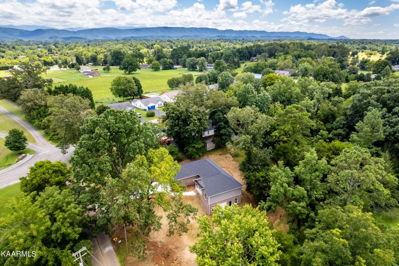 223 Waters Rd, Maryville, TN 37803