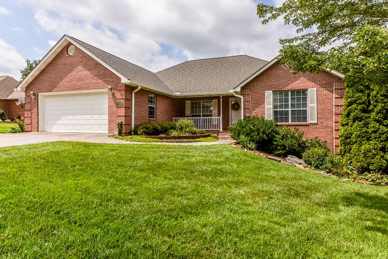 2230 Argonne Dr, Maryville, TN 37804