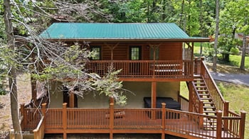 2230 Cove Creek Dr, Sevierville, TN 37862